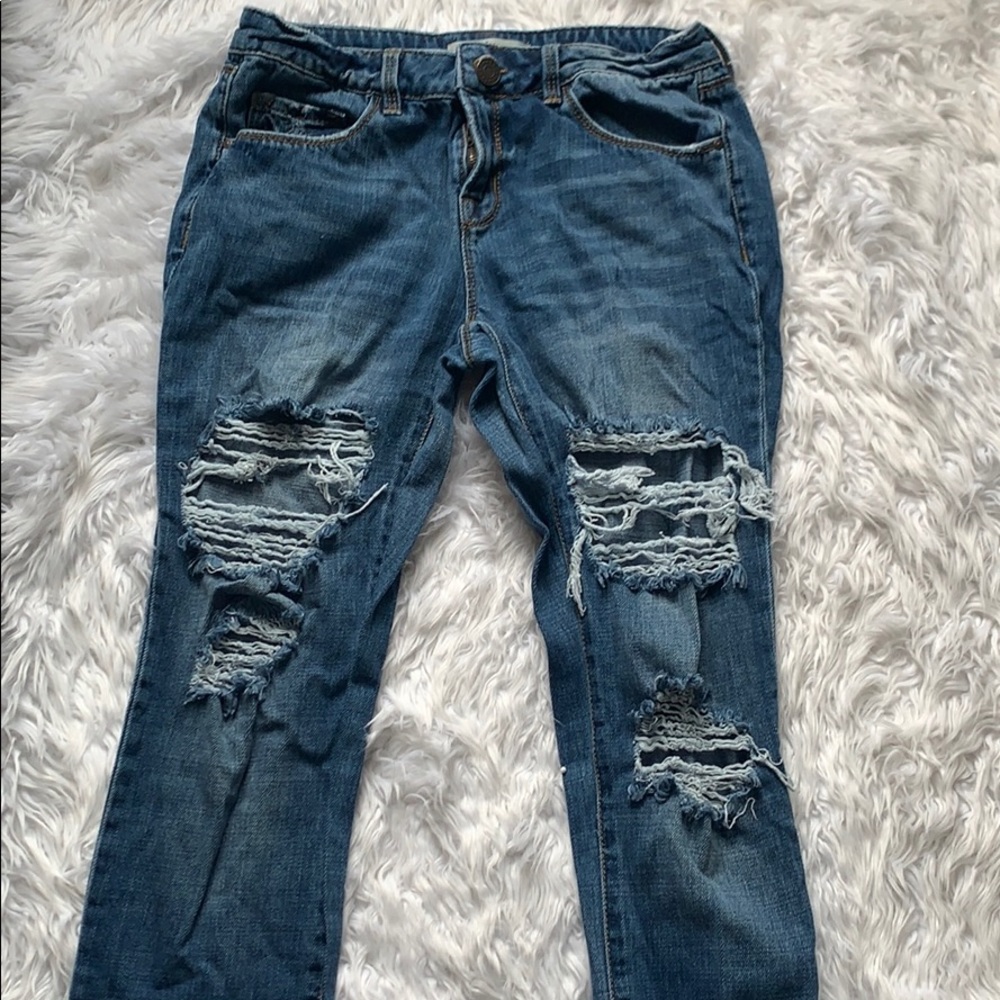Refuge Dark Wash Ripped Jeans!!